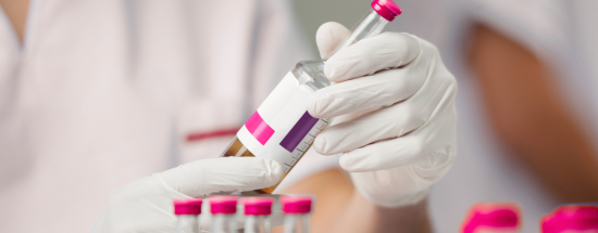Análisis de muestras en una farmacia